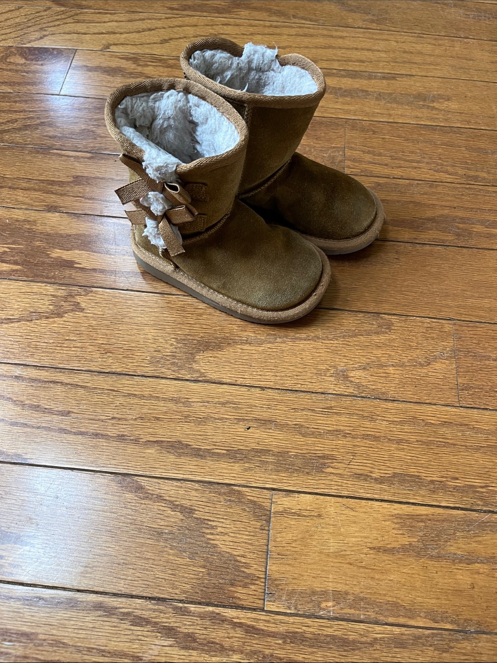 Koolaburra Chestnut Suede Ankle Boots with Faux ShearlingToddler/baby size 7